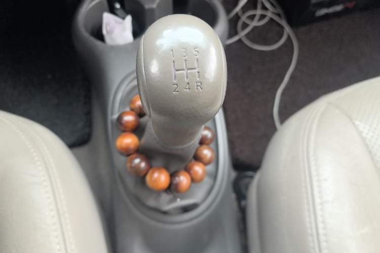 Used Nissan Sunny 2011 1.5XE Manual Comfort Edition Gear Lever