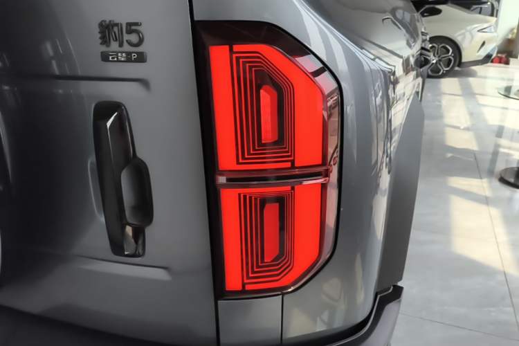 Used Formula Leopard 5 2023 Cloud Ride Flagship Edition Right Rear Taillight