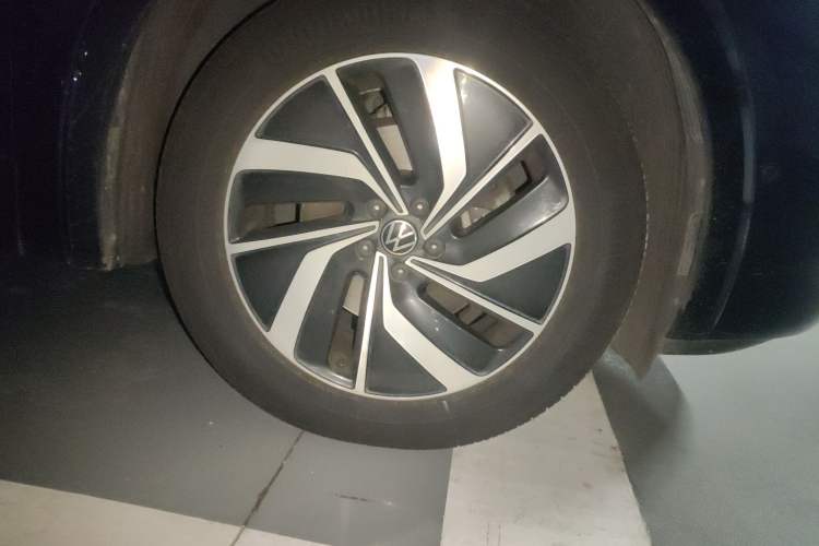 Used Volkswagen Viloran 2024 330TSI Luxury Edition Right Front Wheel Hub