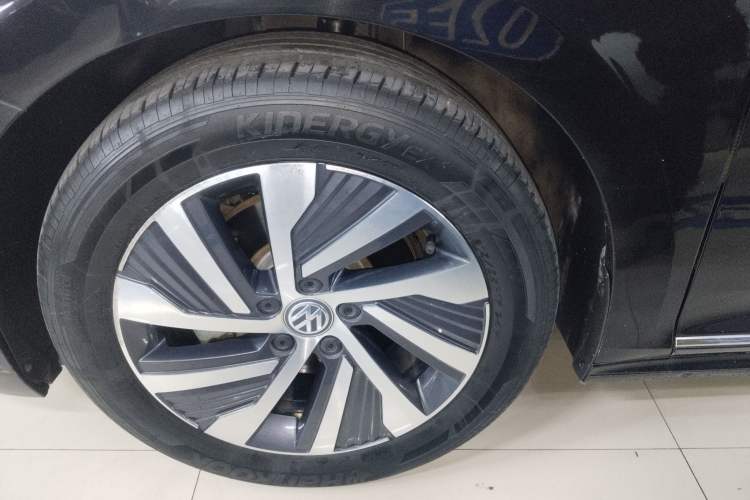 Used Volkswagen Passat New Energy 2020 430 PHEV Hybrid Luxury Edition China VI Standard Left Front Wheel Hub