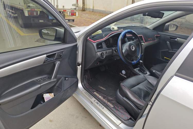 Used Volkswagen Lavida 2015 1.6L Automatic Fashion Edition Driver Seat