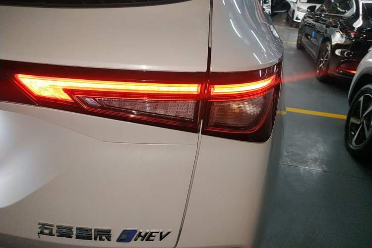 Used Wuling Asta 2022 2.0L DHT Electric-Speed Version