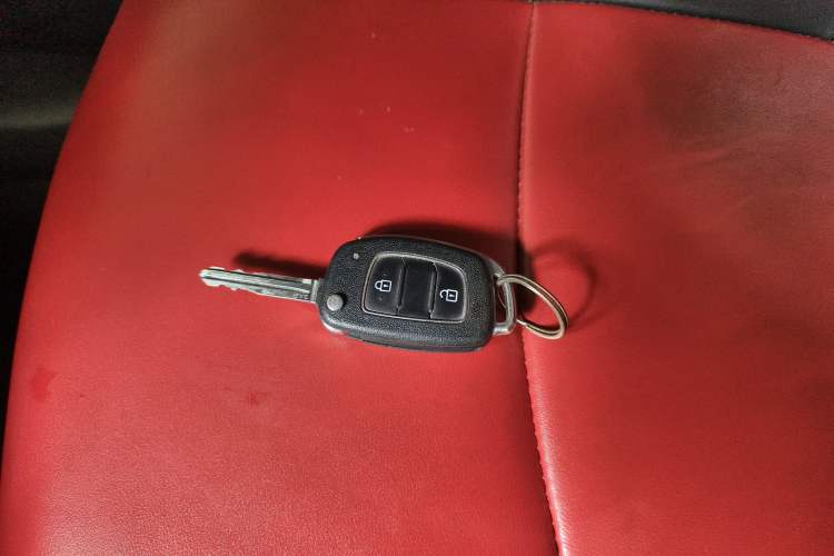 Used Hyundai Verna (older generation) 2017 1.4L Manual Colorful Skyroof Version China V Standard