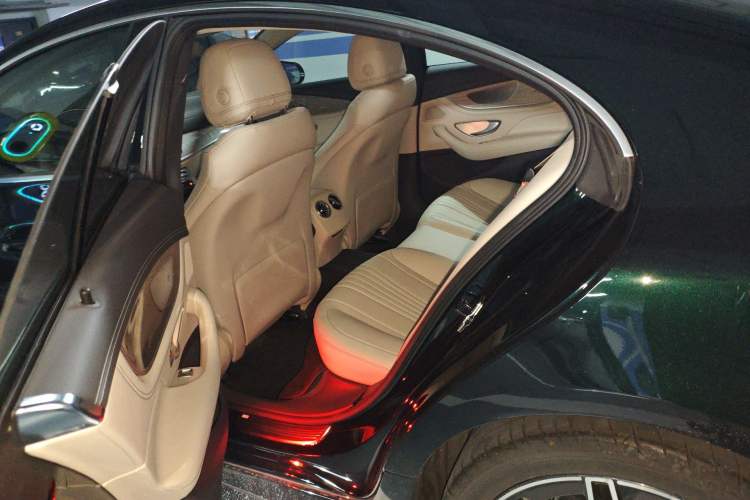 Used Mercedes-Benz CLS 2023 Refreshed CLS 300 Dynamic Edition Left Rear Seat