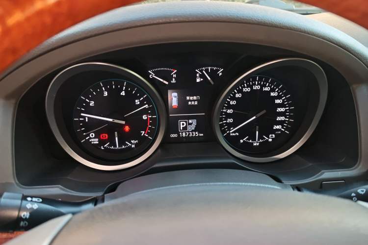 Used Toyota Land Cruiser 2012 4.6L Automatic VX-R
