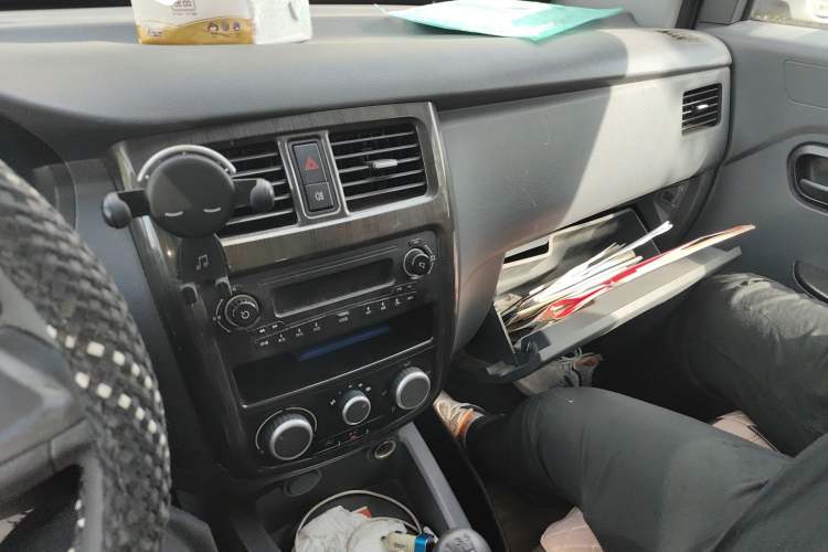 Used Wuling Rongguang V 2015 1.2L Base Version
