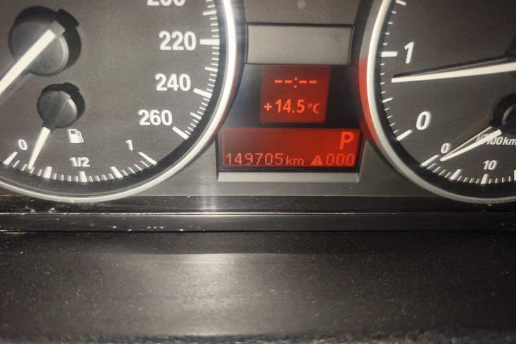 Used BMW X1 2013 sDrive18i Fashion Model Odometer Close Up