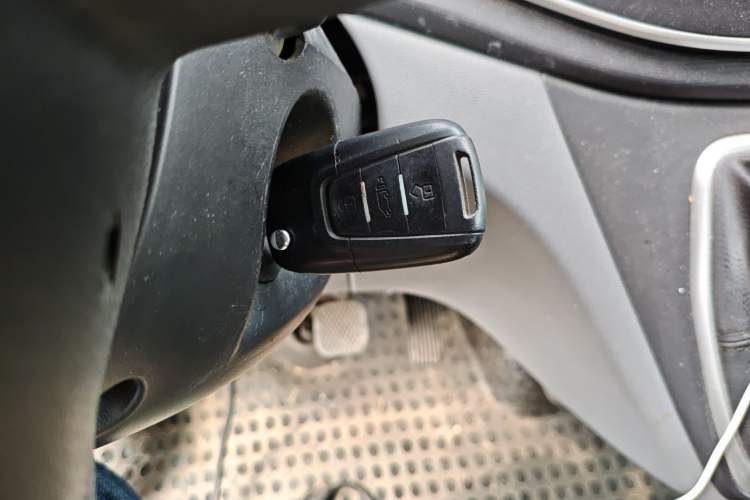 Used SAIC MAXUS Xintu V80 2023 2.0T Manual Classic Aoyuntong Short Wheelbase Ultra-Low Roof 5/6-Seater Vehicle Key