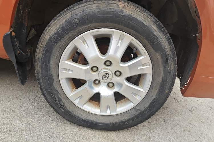 Used FORTHING Lingzhi 2013 M3 1.6L 7-Seater Comfort Model Right Front Wheel Hub