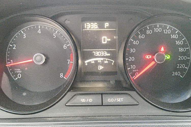 Used Volkswagen Lavida 2017 1.6L Automatic Fashion Edition Odometer Close Up