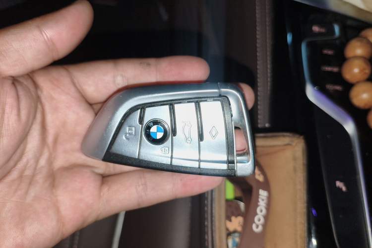 Used BMW 5 Series 2019 Updated 530Li xDrive Luxury Package Vehicle Key