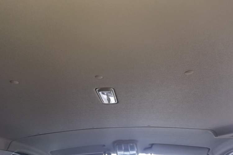 Used SAIC MAXUS Xintu V80 2021 2.0T PLUS Manual City Edition Short Wheelbase Ultra-Low Roof—7/8/9-Seater Headliner