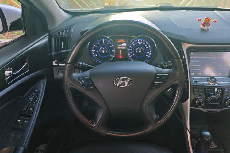 Used Hyundai Sonata 2011 2.0L Automatic Luxury Edition
