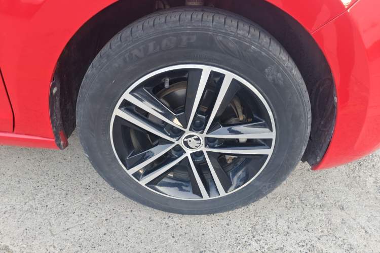 Used Skoda Rapid Spaceback 2018 1.6L Automatic Sport Edition Right Front Wheel Hub