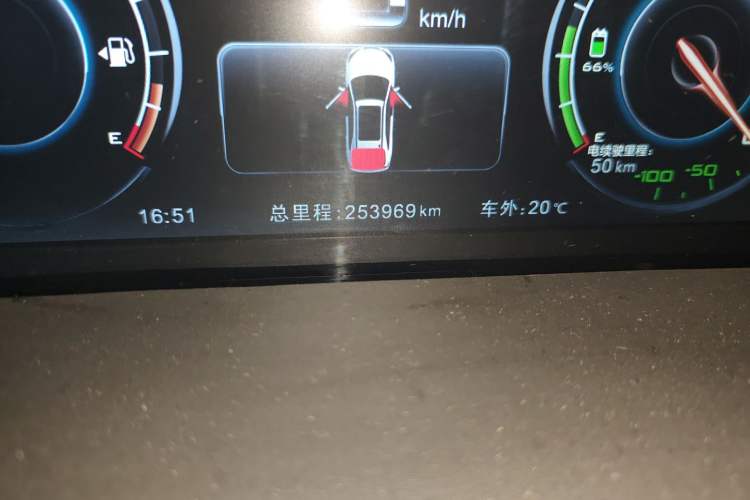 Used BYD Tang New Energy 2015 2.0T Four-Wheel-Drive Flagship Model Odometer Close Up