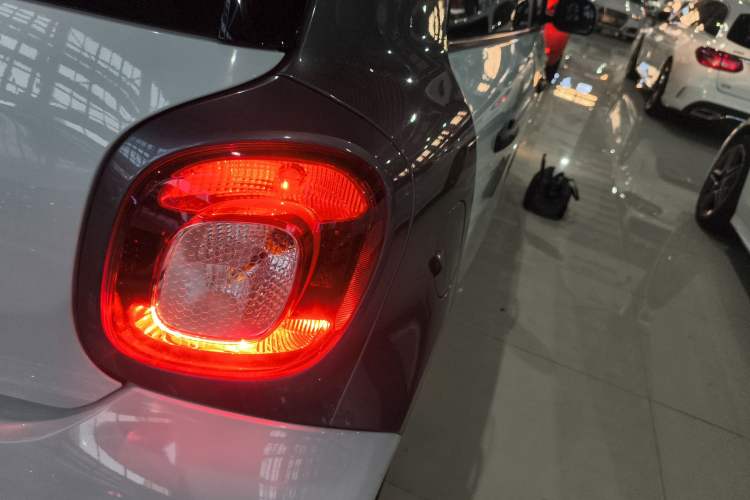 Used smart forfour 2016 1.0L 52 kW Dynamic Edition