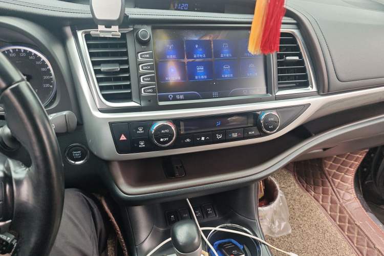 Used Toyota Highlander 2018 2.0T Four-Wheel Drive Knight Edition 7 Seats China VI Standard Audio And AC Panel