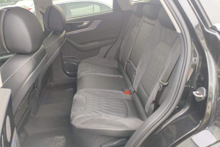 Used Hongqi HS5 2022 Facelifted Version 2.0T Smart Connect Flagship All-Wheel-Drive Edition Left Rear Seat