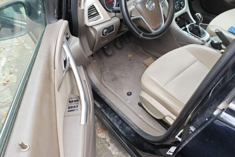 Used Buick GT 2012 GT 1.6L Manual Entry-Level Model Driver Seat