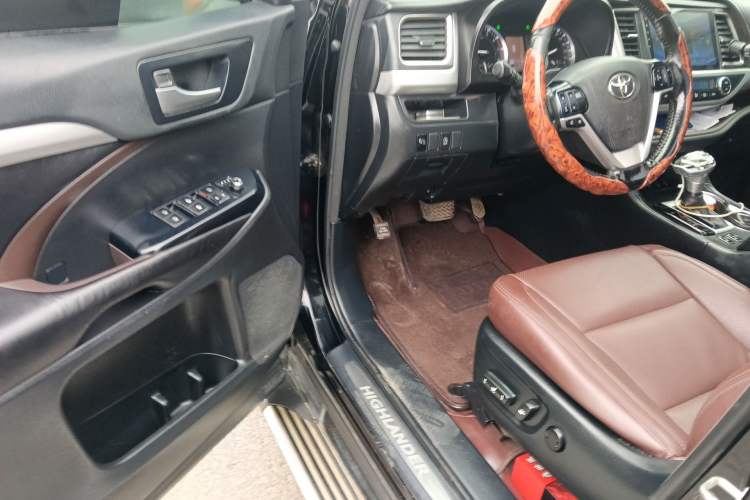 Used Toyota Highlander 2015 2.0T Four-Wheel Drive Luxury Edition 7-Seater Driver Seat