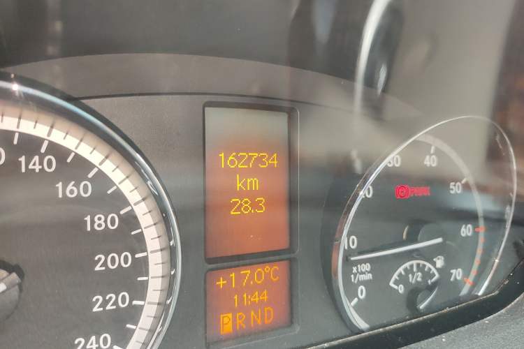 Used Mercedes-Benz Viano 2013 3.0L Navigator Edition Odometer Close Up