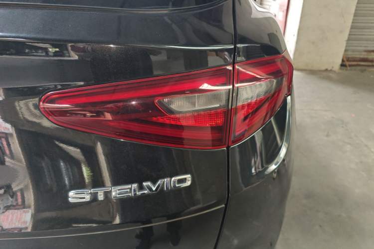 Used Alfa Romeo Stelvio 2017 2.0T 200HP Elite Edition
