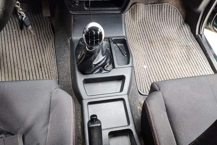 Used Isuzu Pickup 2009 2.8T Two-Wheel-Drive Base Pickup Truck with 4JB1-TCT Engine
