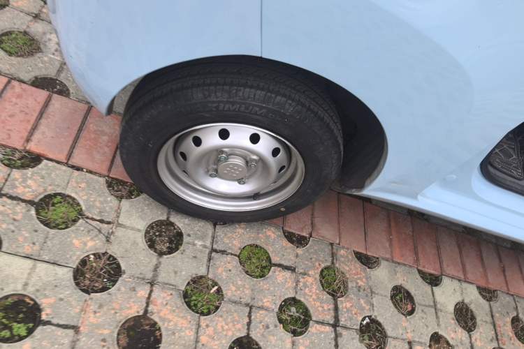 Used Dongfeng Fengon MINIEV 2022 Shishi Style Practical Version Right Rear Wheel Hub