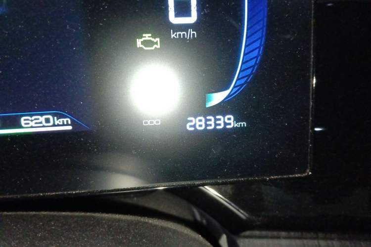 Used BYD Qin PLUS 2024 HONOR Edition DM-i 55KM Leading Model Odometer Close Up