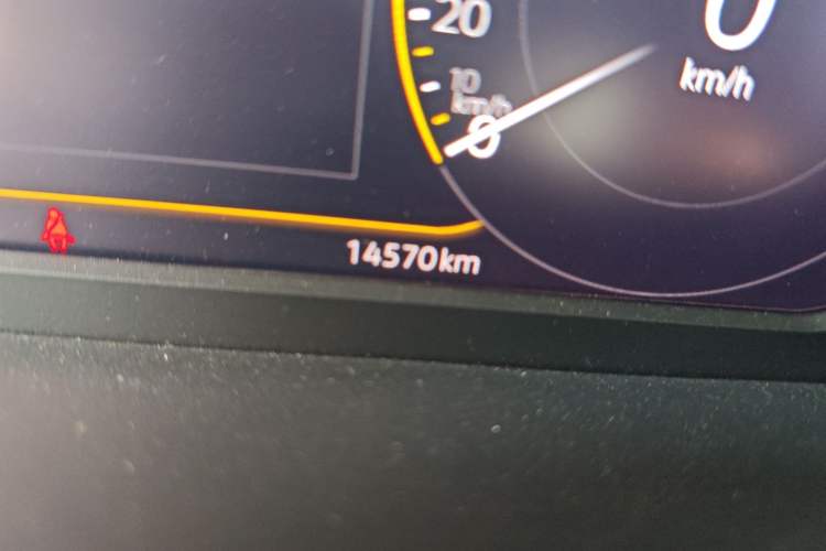 Used Volkswagen Passat 2025 Premium Version 380TSI Dragon Edition Odometer Close Up