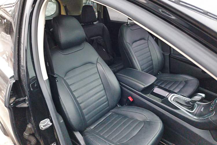 Used Ford Edge 2016 EcoBoost 245 Two-Wheel-Drive Titanium 7-Seater
