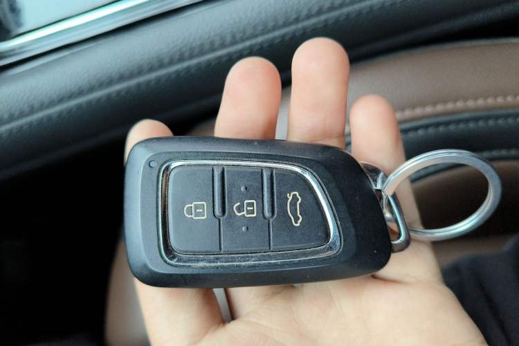 Used Dongfeng Aeolus AX7 2018 Classic 1.6T Automatic Luxury Model Vehicle Key