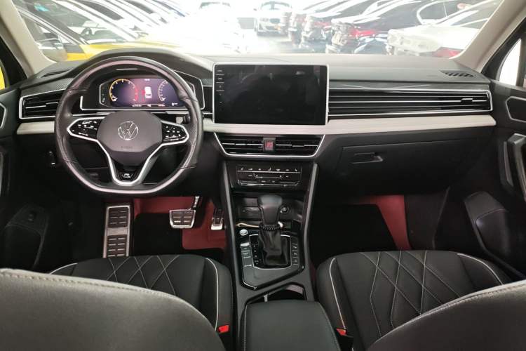 Used Volkswagen Tiguan L 2022 330TSI Automatic Two-Wheel Drive R-Line Enhanced Edition Center Console