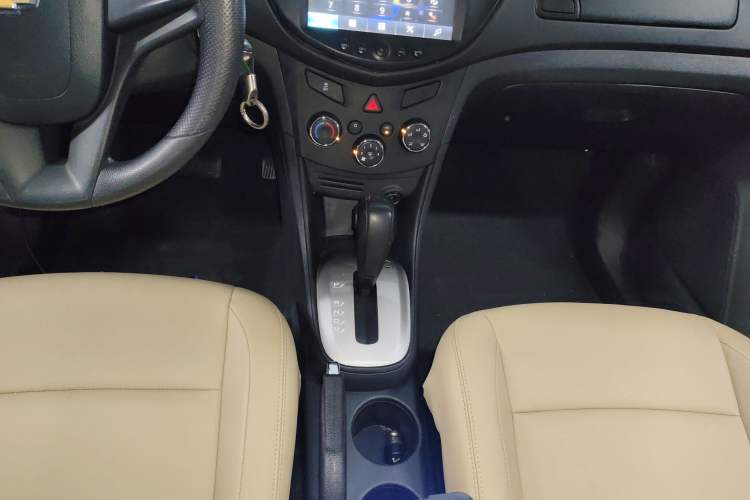 Used Chevrolet Trax 2016 1.4T Automatic Two-Wheel Drive Comfort Version with Sunroof Gear Lever