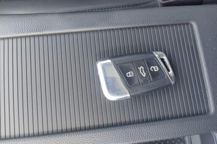 Used Volkswagen Magotan 2017 330TSI DSG Luxury Model
