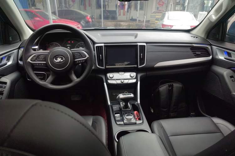 Used Great Wall Poer 2021 2.0T Commercial Version Automatic Diesel Two-Wheel Drive Navigation Type Long Bed – GW4D20M Center Console