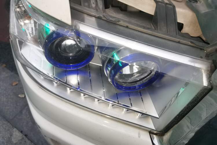 Used Zxauto Terralord 2016 2.5T Two-Wheel Drive Luxury Version JE4D25E Right Front Headlight