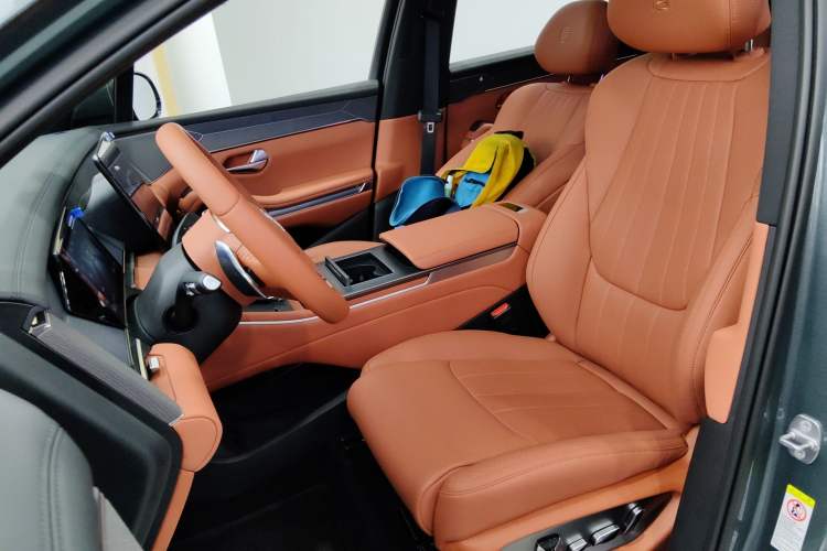 Used BYD Tang L 2025 DM 175KM Drone Player Edition Left Front Seat