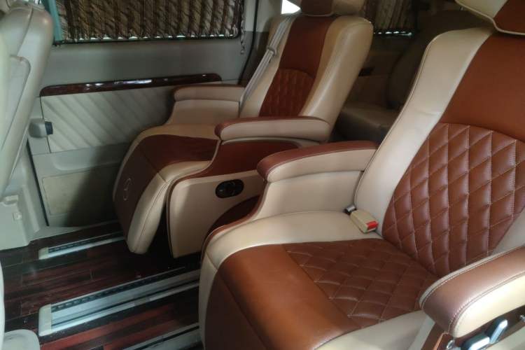 Used Mercedes-Benz Viano 2014 3.5L Premier Edition