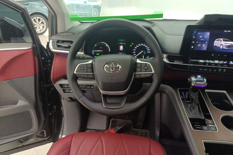 Used Toyota Sienna 2024 2.5L Hybrid Comfort Edition