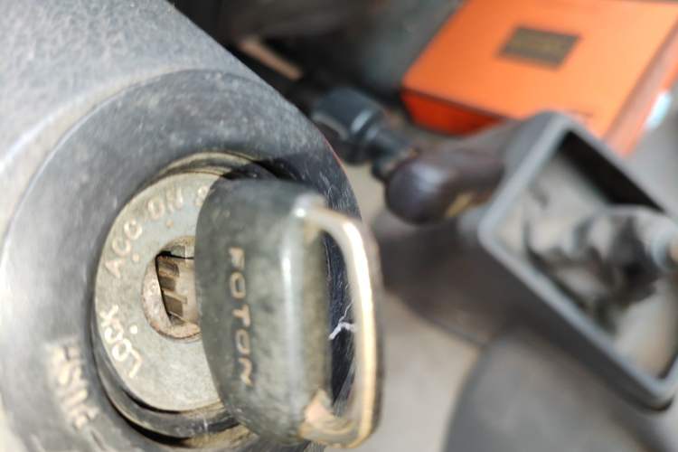 Used Foton Scenic 2014 2.5T Express Standard Long-Wheelbase High-Roof Version with 4J25TC Powertrain