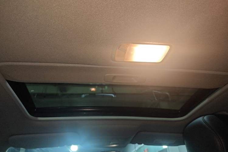 Used Nissan Sylphy 2019 1.6XV CVT Smart Connect Luxury Edition China VI Standard Headliner