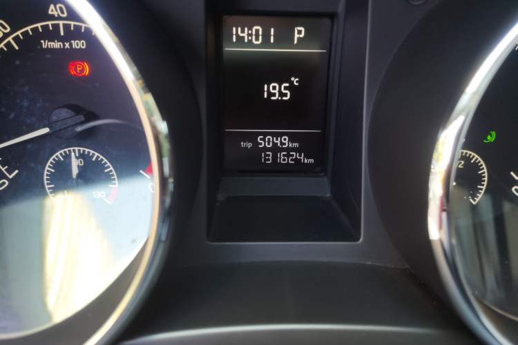 Used Skoda Yeti 2016 1.4TSI DSG Advanced Edition Odometer Close Up