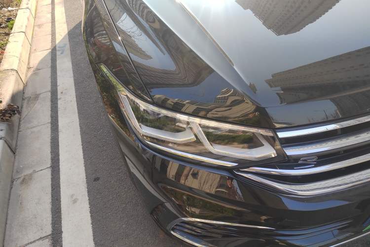 Used Volkswagen Tiguan L 2023 330TSI Automatic Two-Wheel Drive R-Line Flagship Edition Right Front Headlight