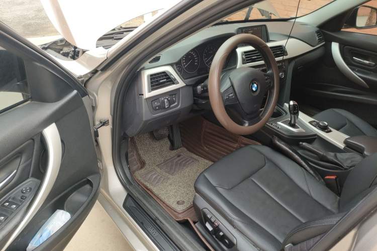 Used BMW 3 Series 2013 320i Sport Edition Driver Seat