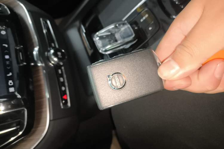 Used Volvo XC60 2022 B5 4x4 Smart Luxury Edition
