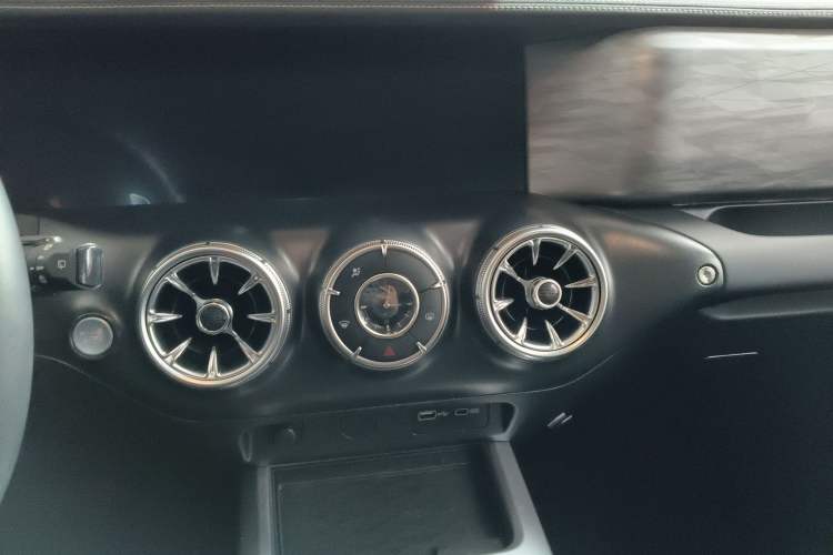 Used Tank 300 2021 Off-Road Edition 2.0T Challenger Audio And AC Panel