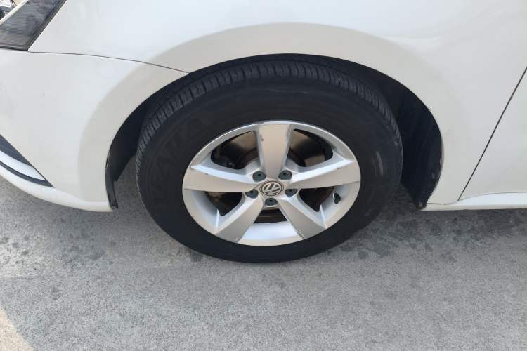 Used Volkswagen Gran Lavida 2015 1.6L Automatic Fashion Edition Left Front Wheel Hub