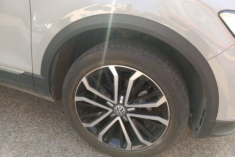 Used Volkswagen T-ROC 2018 280TSI DSG Two-Wheel-Drive Luxury Version China V Emission Standard
