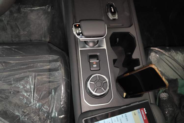 Used RELY Venucia R08 2025 Model 2.3T 8AT 2WD Diesel Long Box Trail Edition Gear Lever